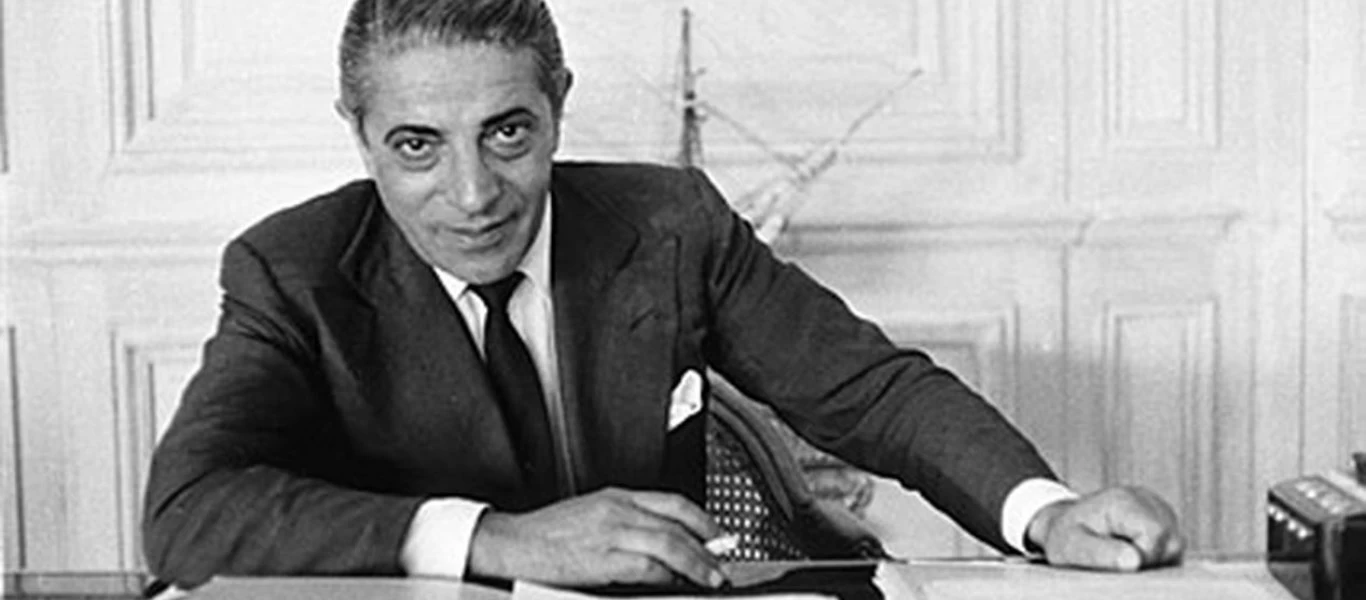 Στο «σφυρί» βγάζει η Εθνική τα έπιπλα του γραφείου του Α.Ωνάση